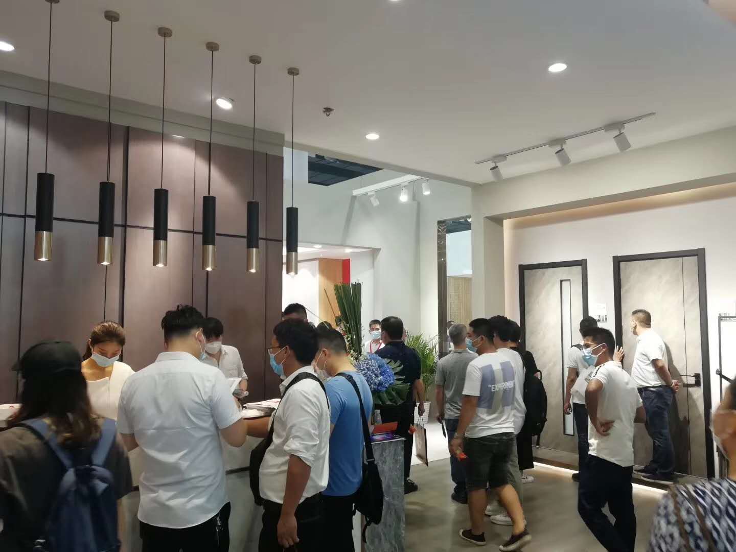 人多2.jpg
